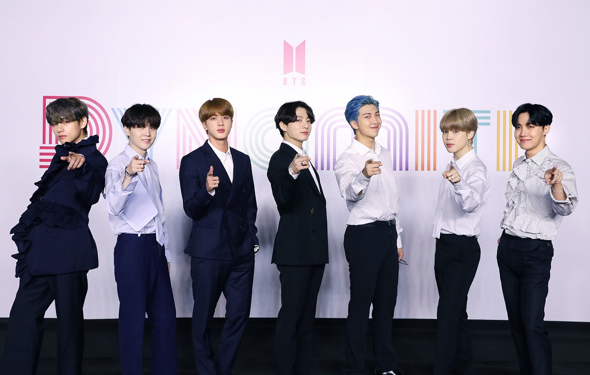 BTS_Dynamite_Global-Press-Conference_Group-Photo_2-be04