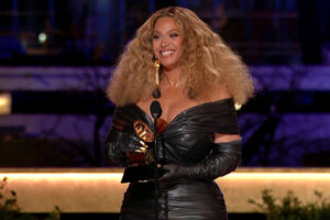 Grammys-Beyonce-02-superJumbo