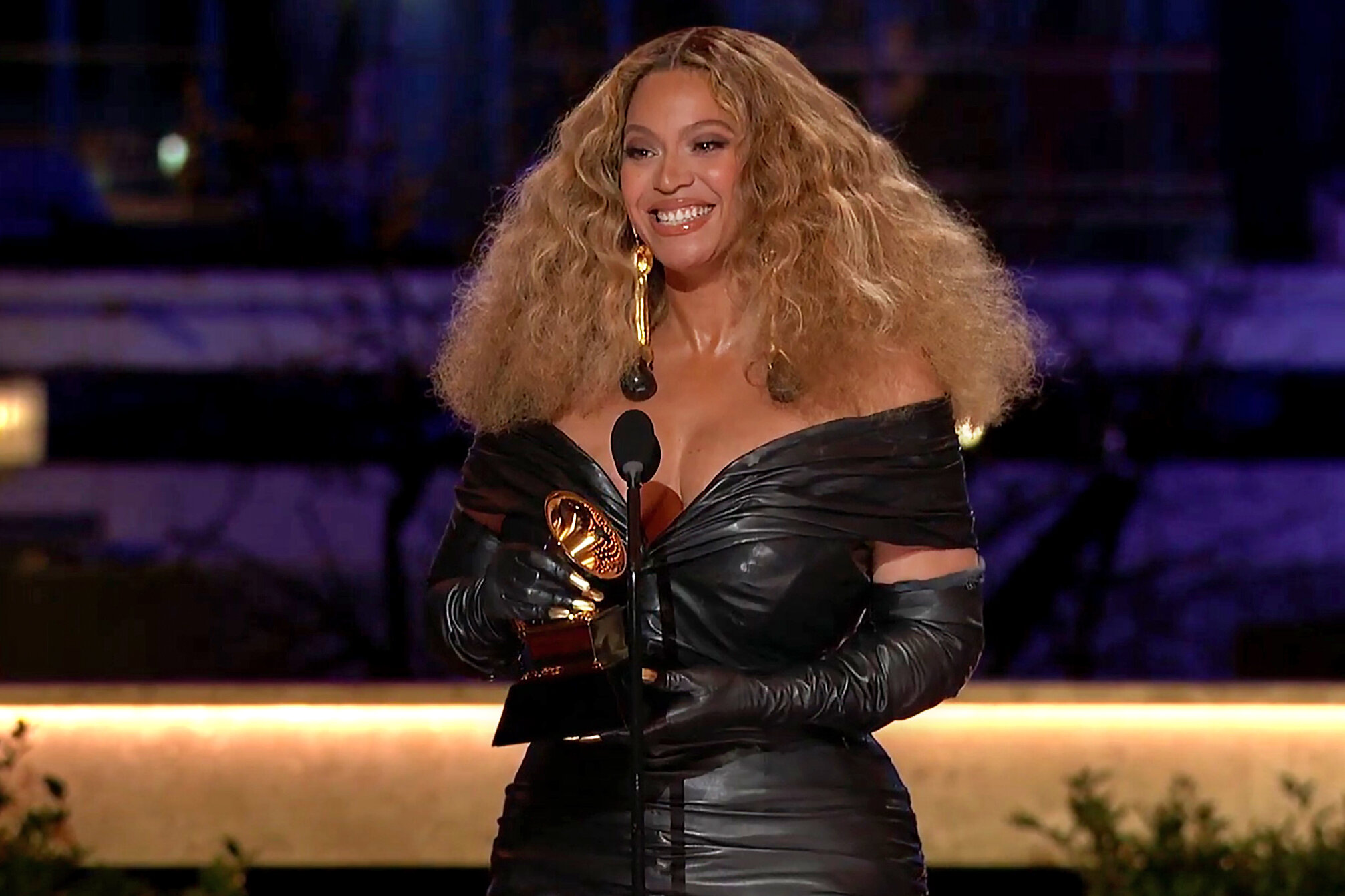 Grammys-Beyonce-02-superJumbo